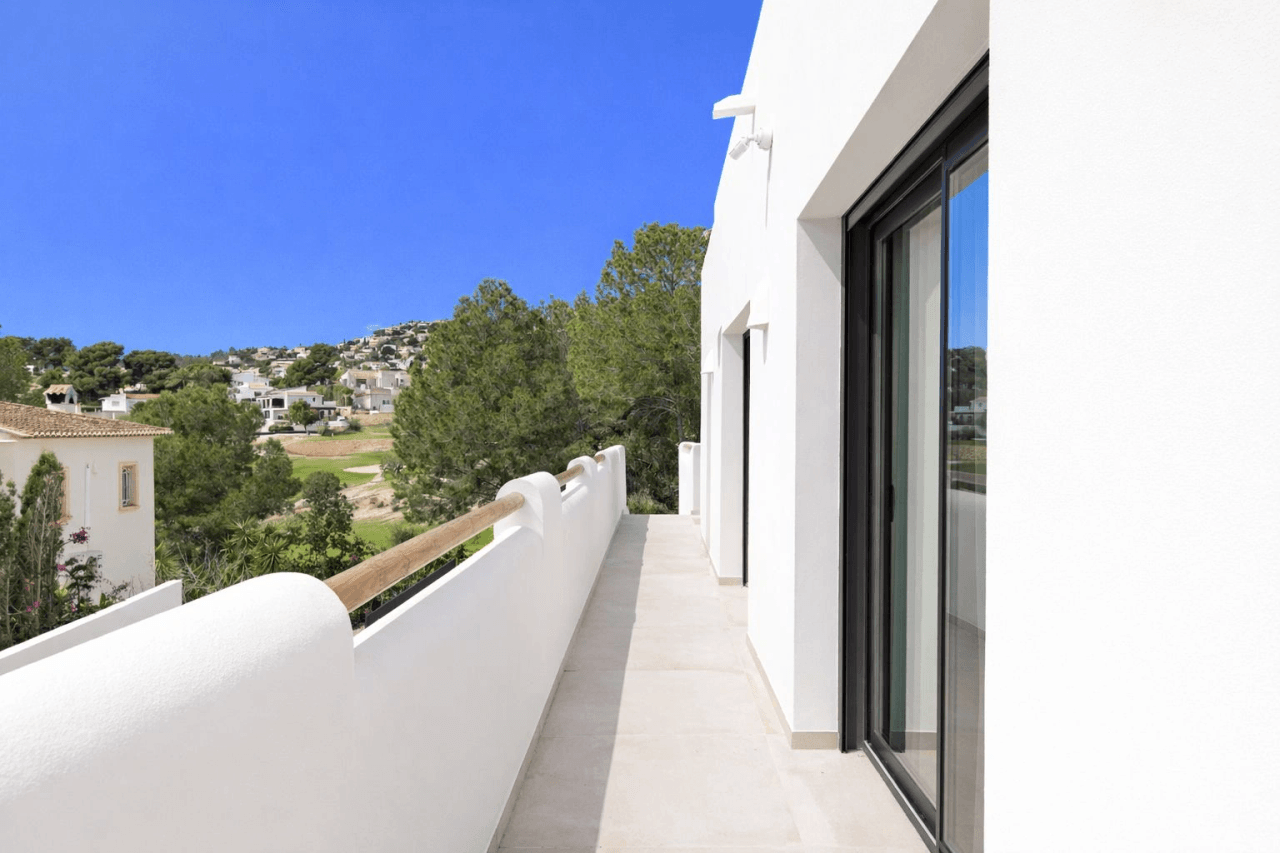 Nybyggeri! Ibiza-stil villa på golfbane