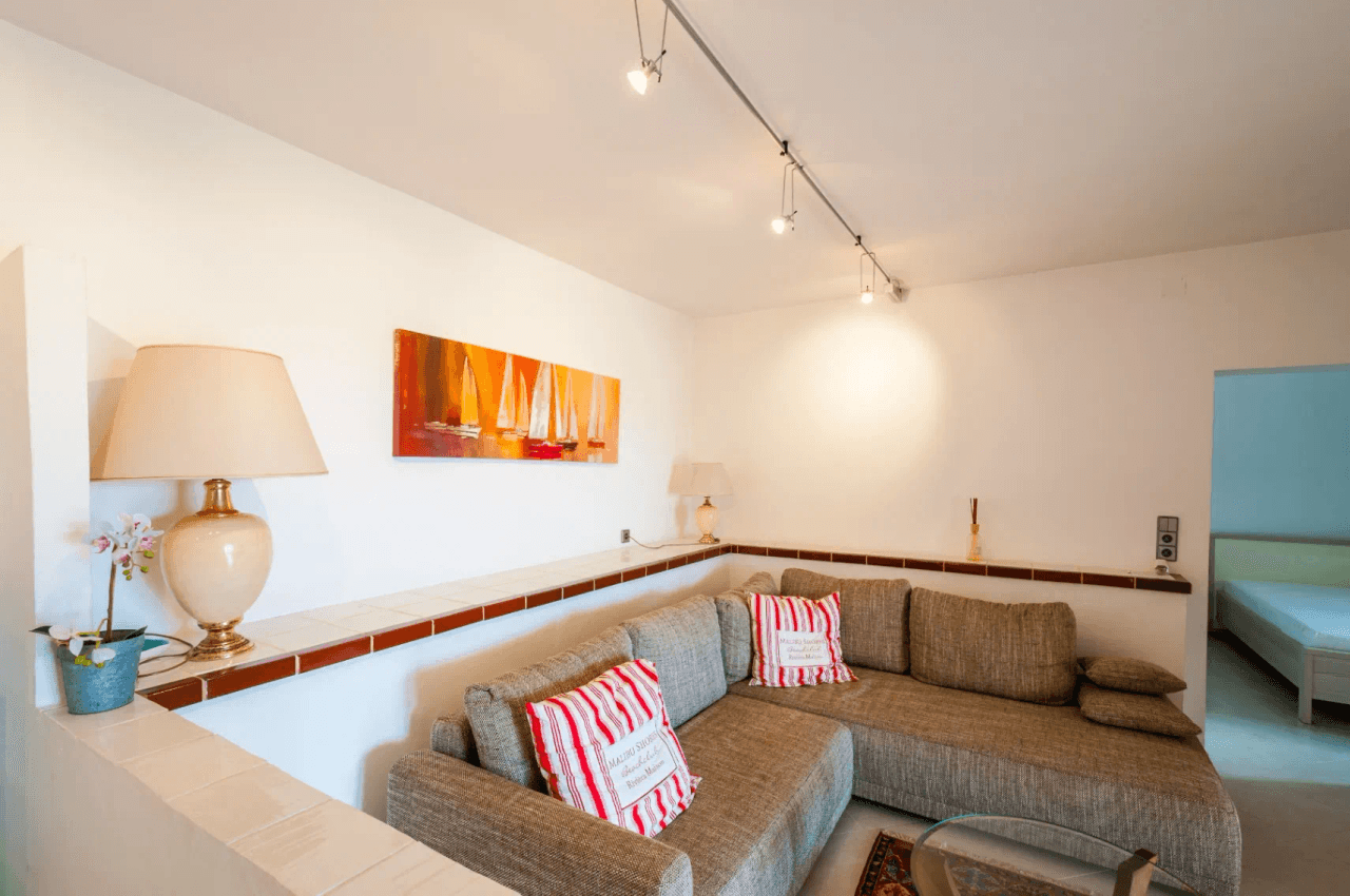Villa med havsutsikt till salu i Moraira, ett stenkast från centrum.