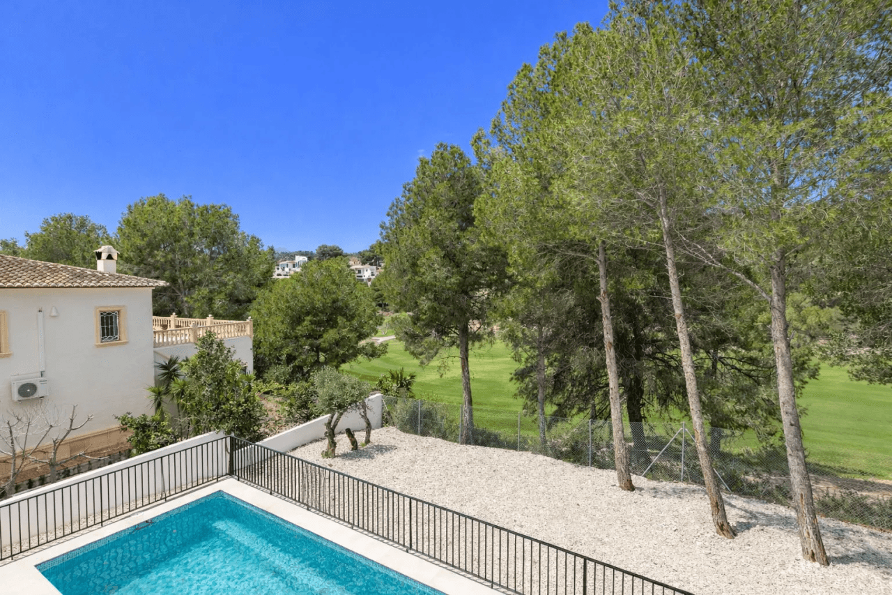 Nybyggeri! Ibiza-stil villa på golfbane
