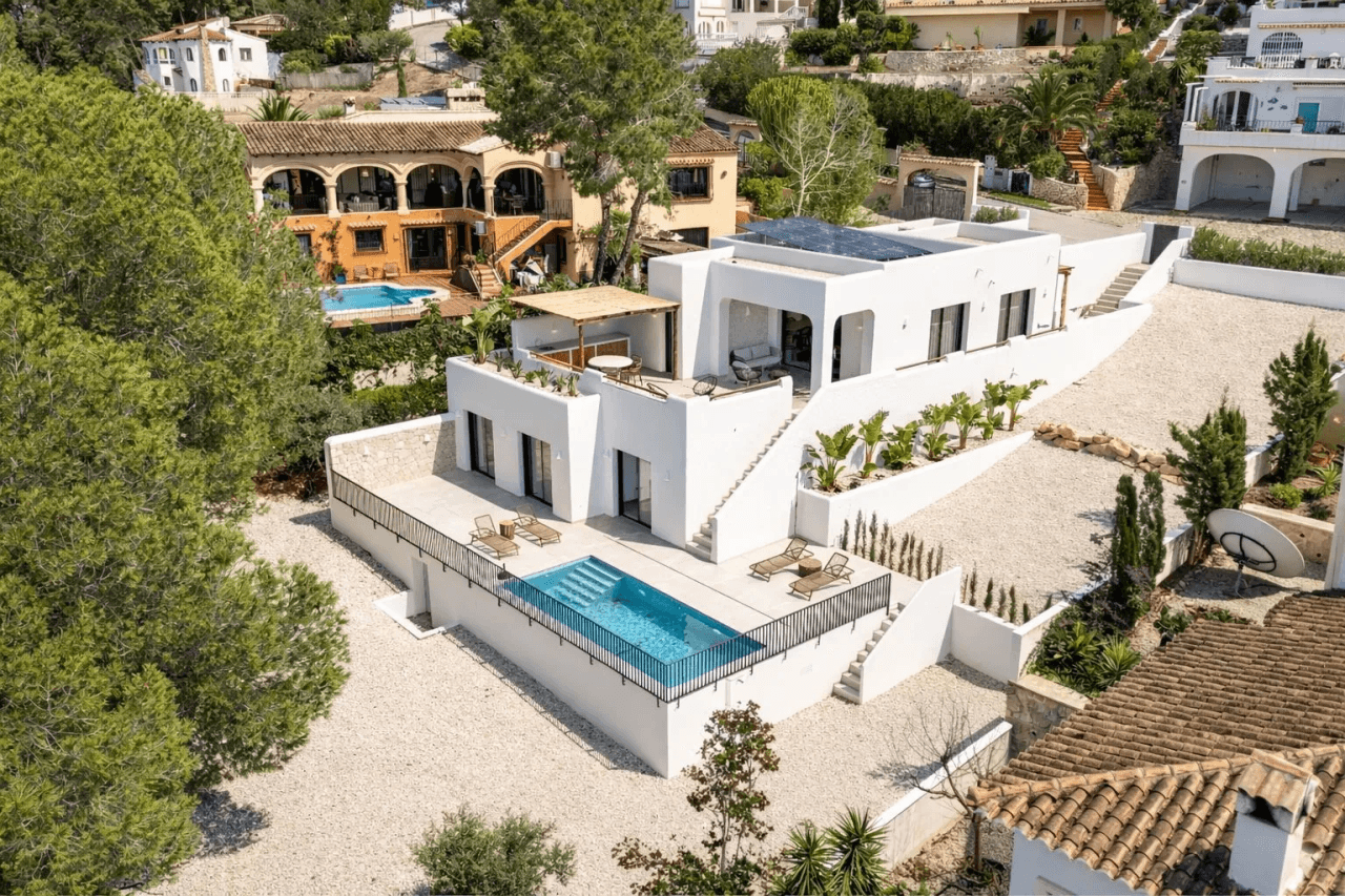 Nouveau projet ! Villa de style ibicenco sur le terrain de golf