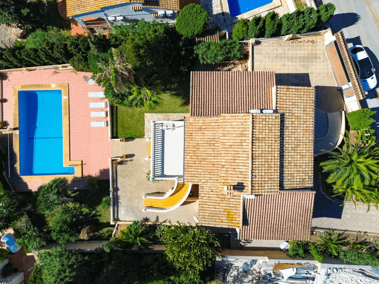 Villa med havsutsikt till salu i Moraira, ett stenkast från centrum.