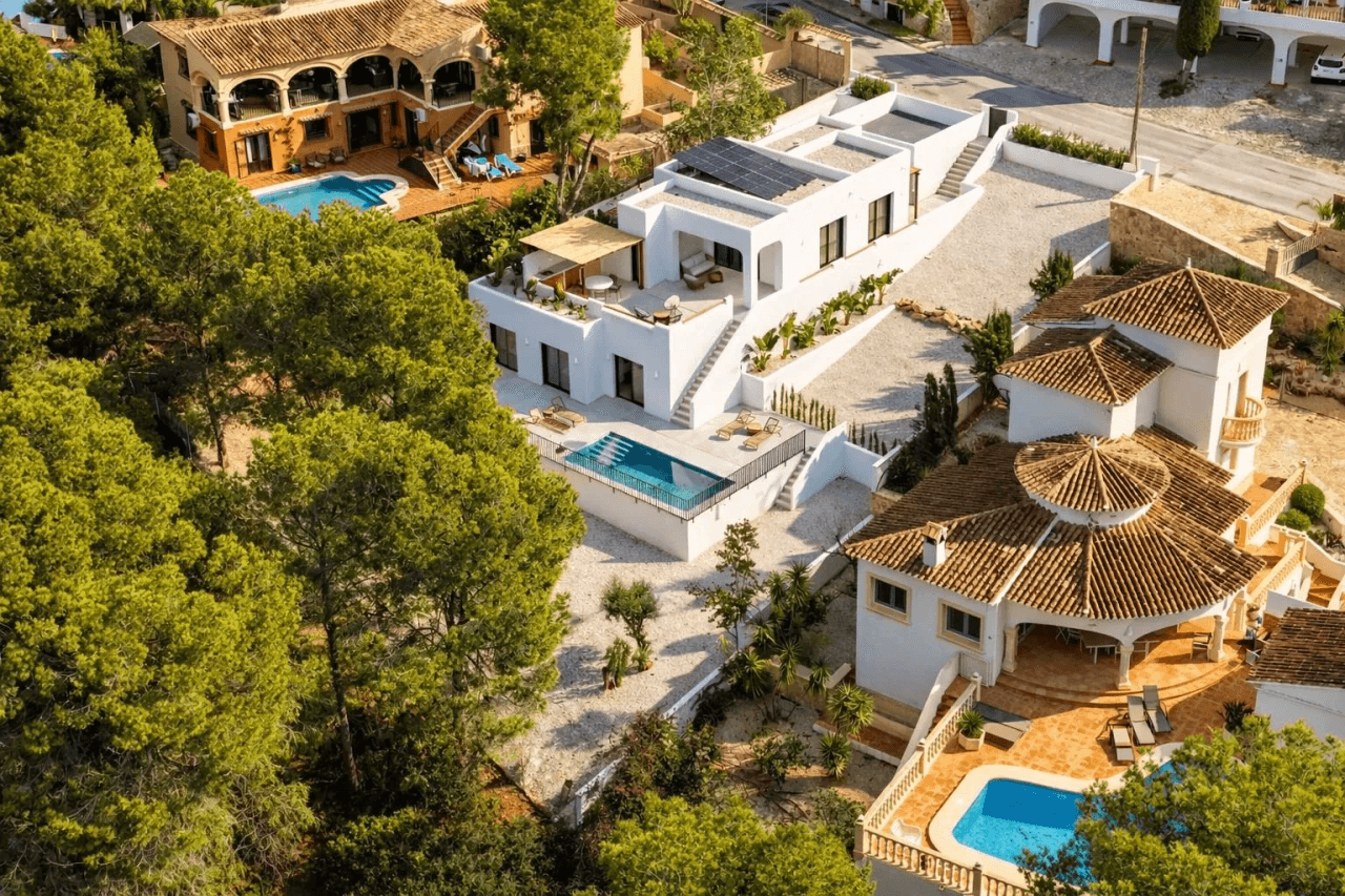 Nybyggeri! Ibiza-stil villa på golfbane