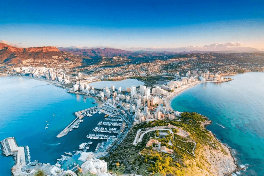 Moderne villa med imponerende havudsigt, udsigt til Peñón de Ifach og bjergene.