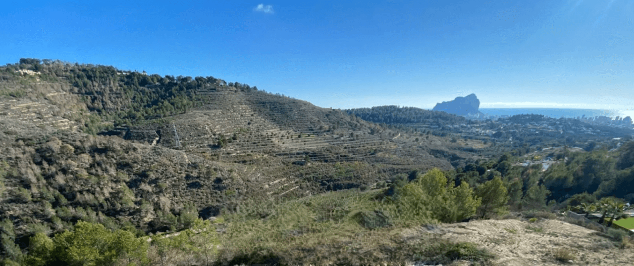 Uafhængig villa med luksusfinish og panoramaudsigt i Calpe