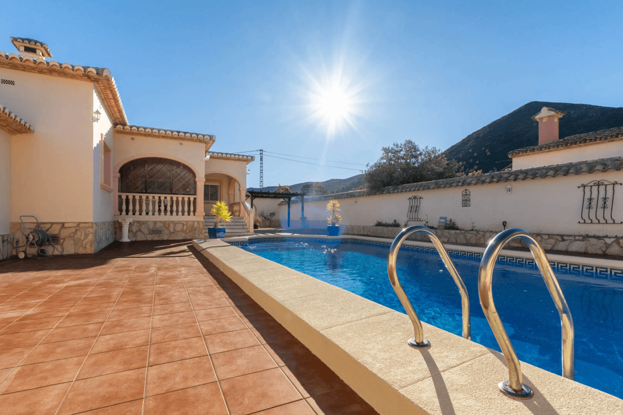 Villa for sale in Jalon