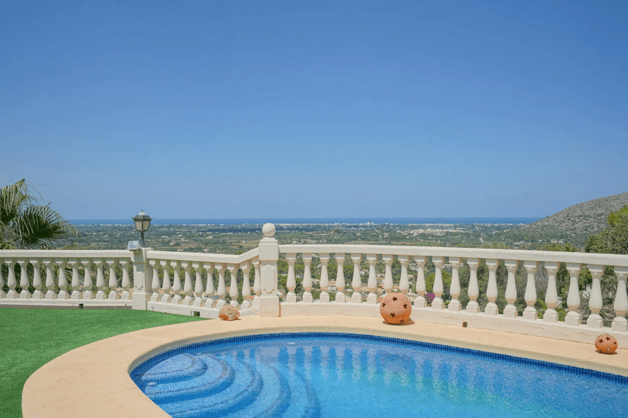 Villa for sale in Pedreguer