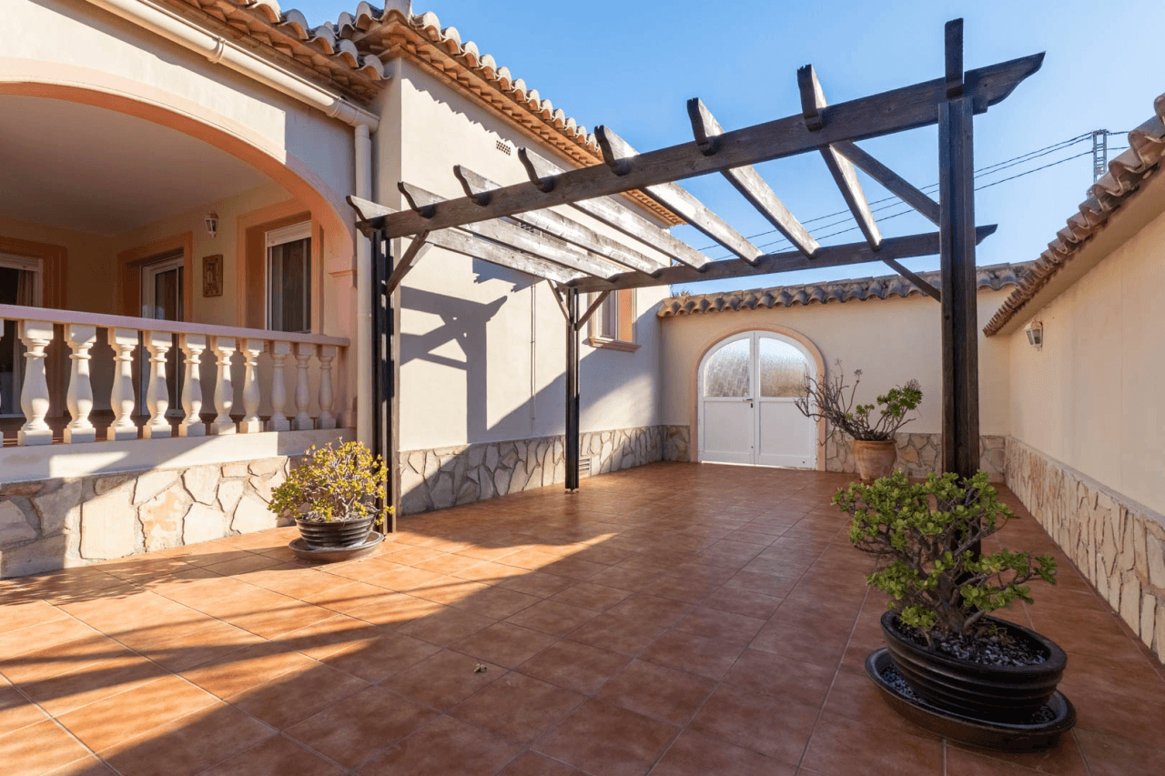 Villa for sale in Jalon