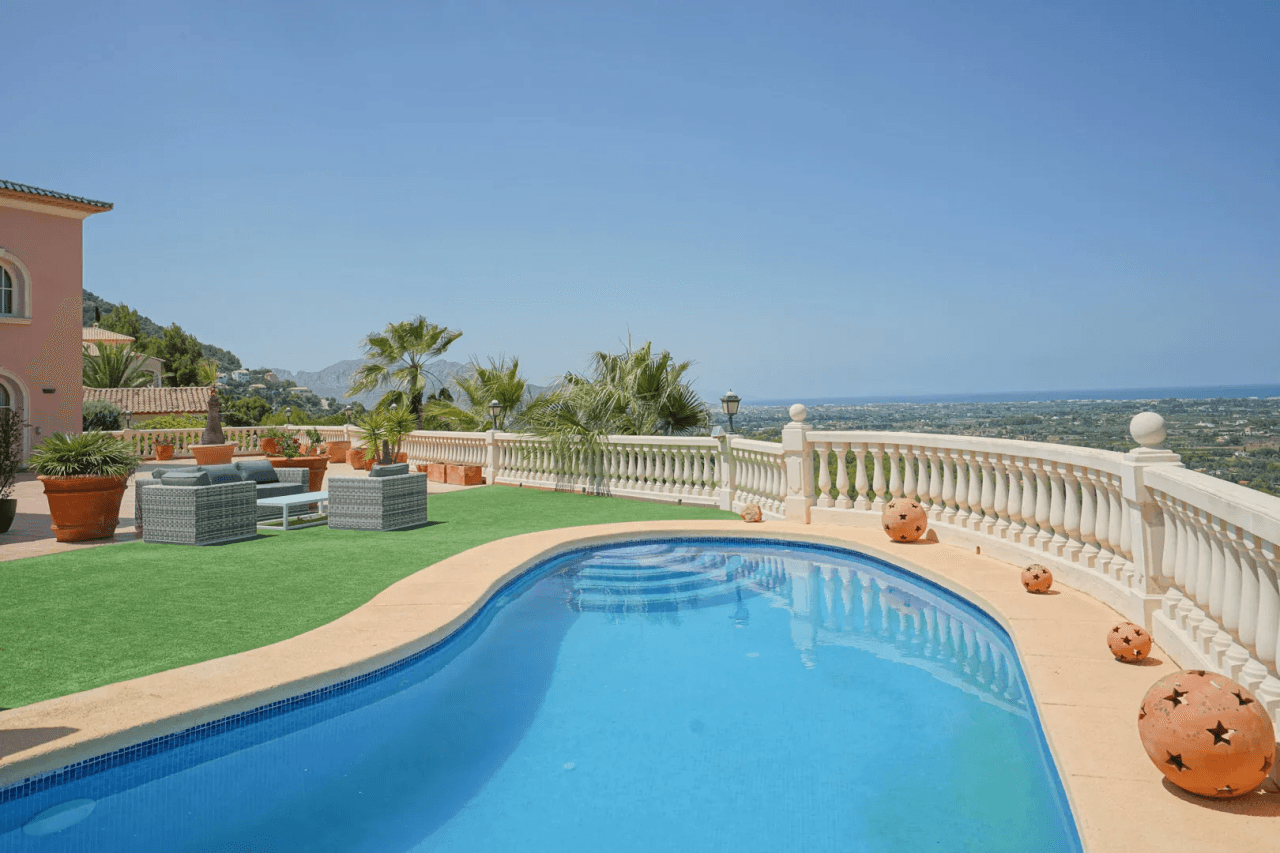 Villa for sale in Pedreguer
