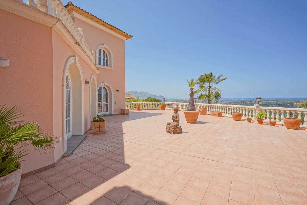 Villa for sale in Pedreguer