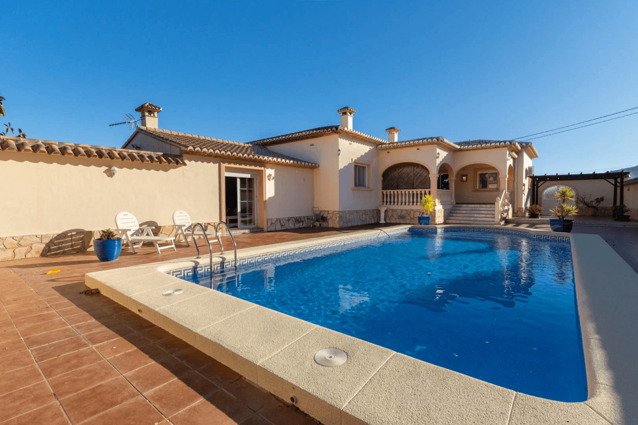 Villa for sale in Jalon