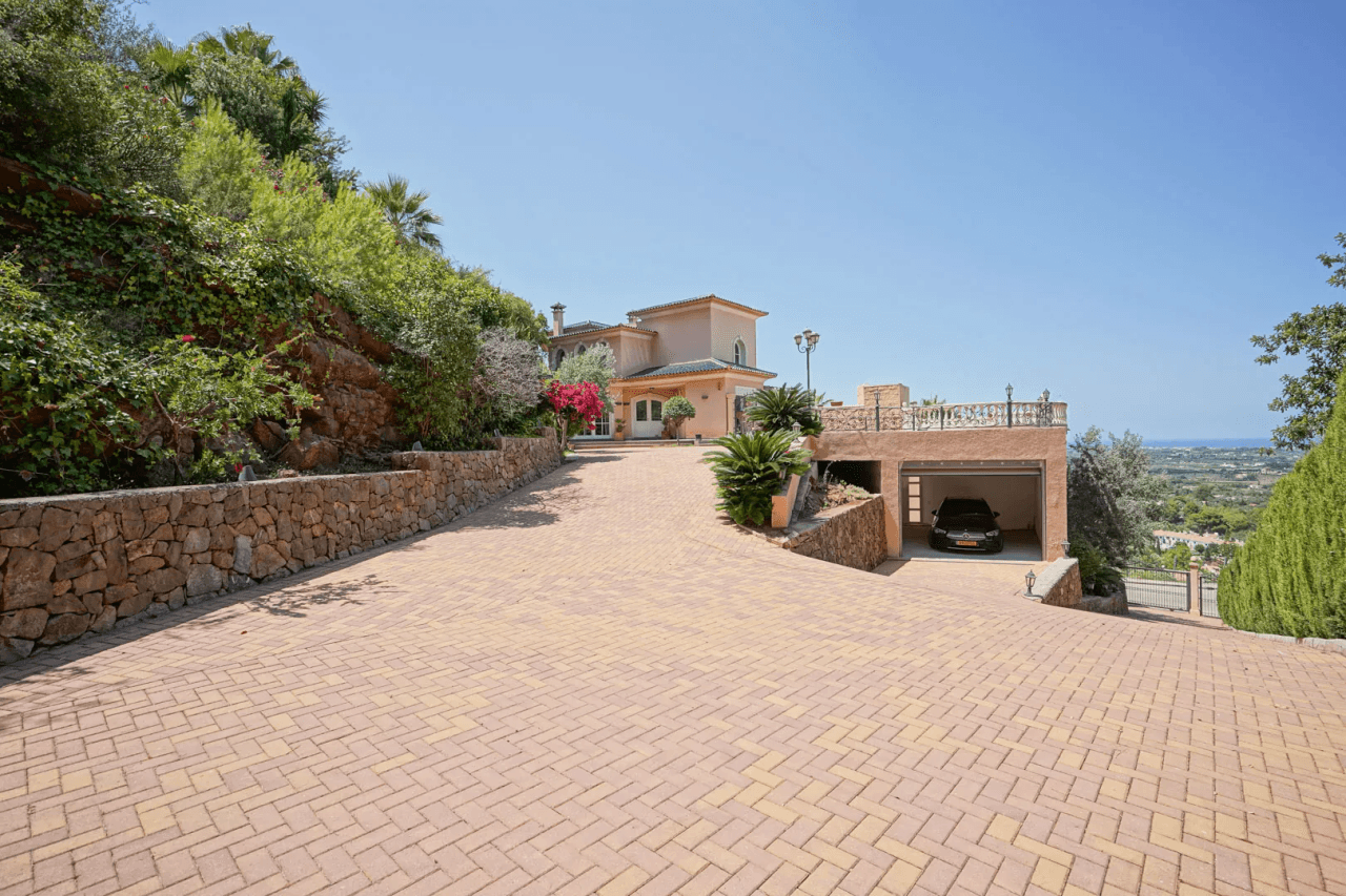 Villa for sale in Pedreguer