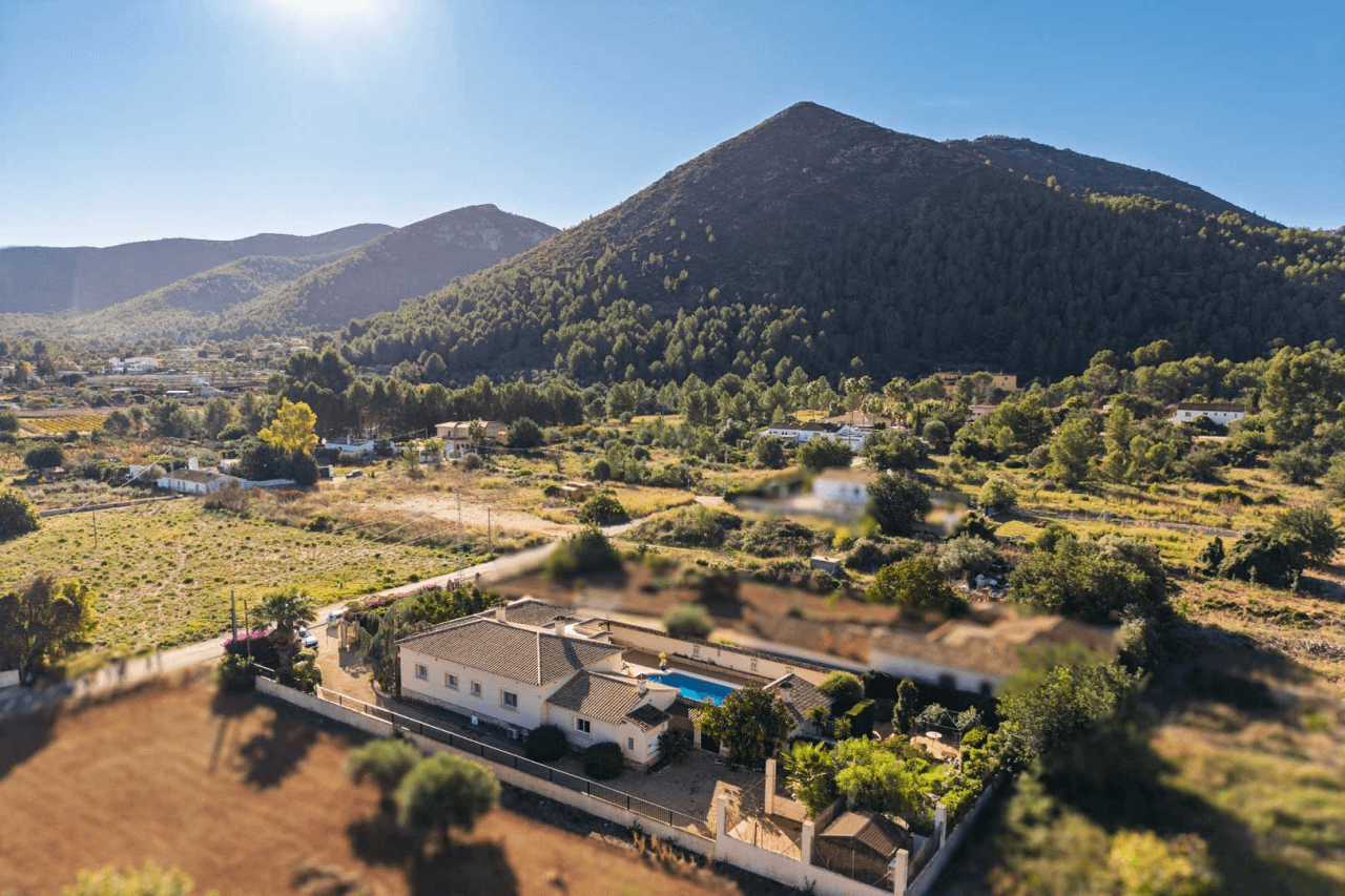Villa for sale in Jalon