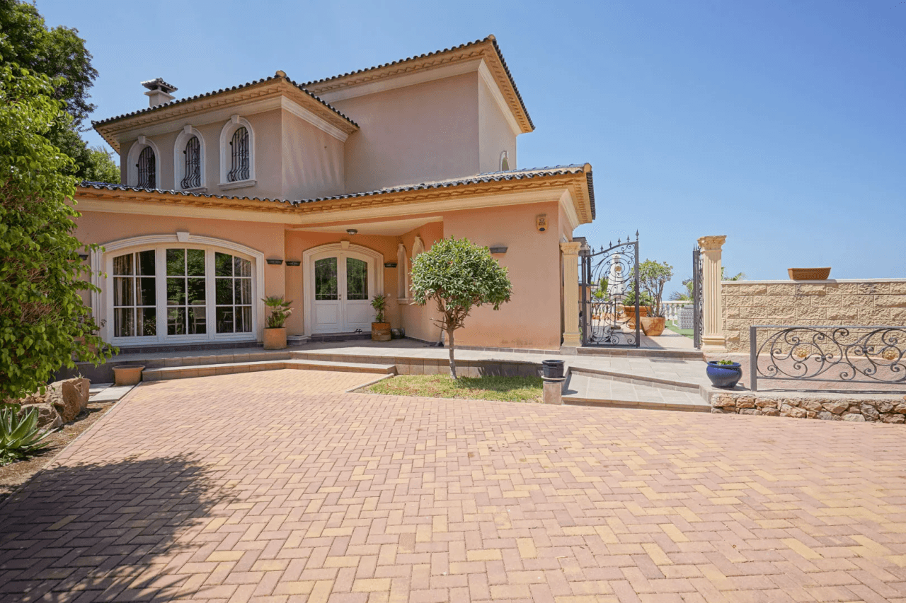 Villa for sale in Pedreguer