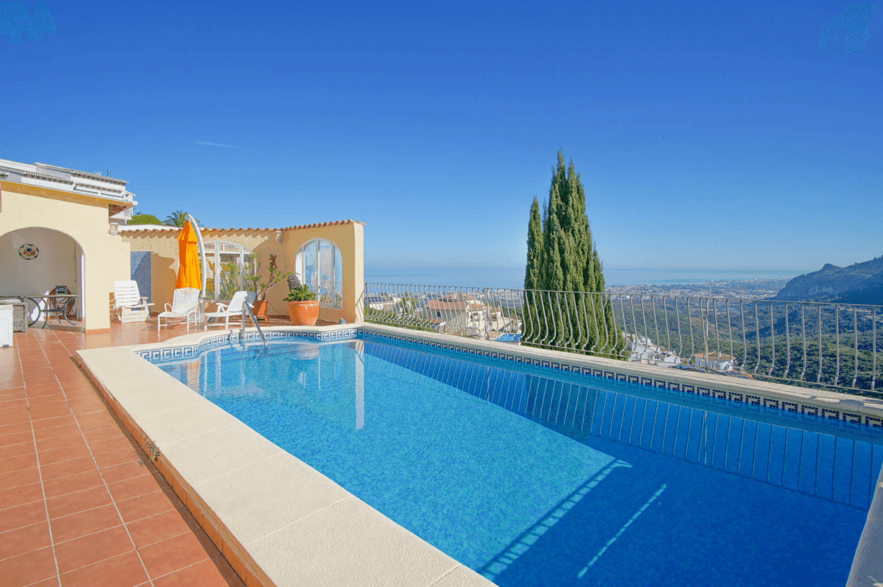 Villa for sale in Pego