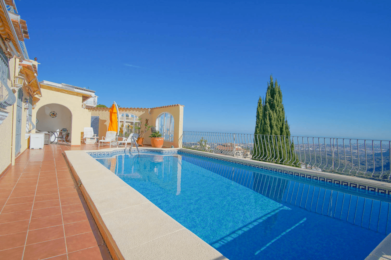 Villa for sale in Pego