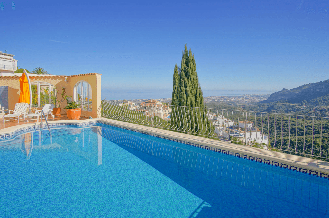 Villa for sale in Pego