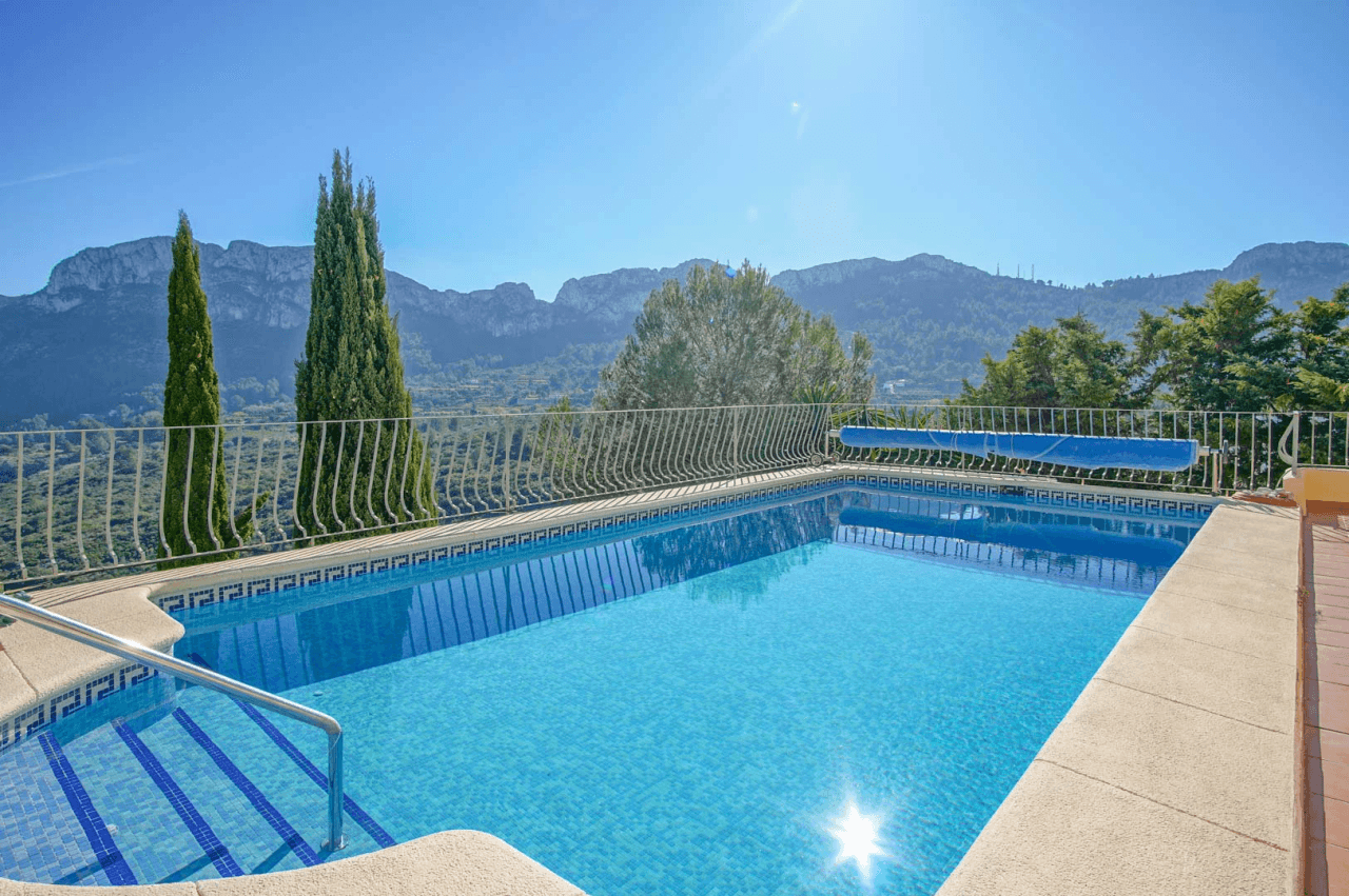 Villa for sale in Pego