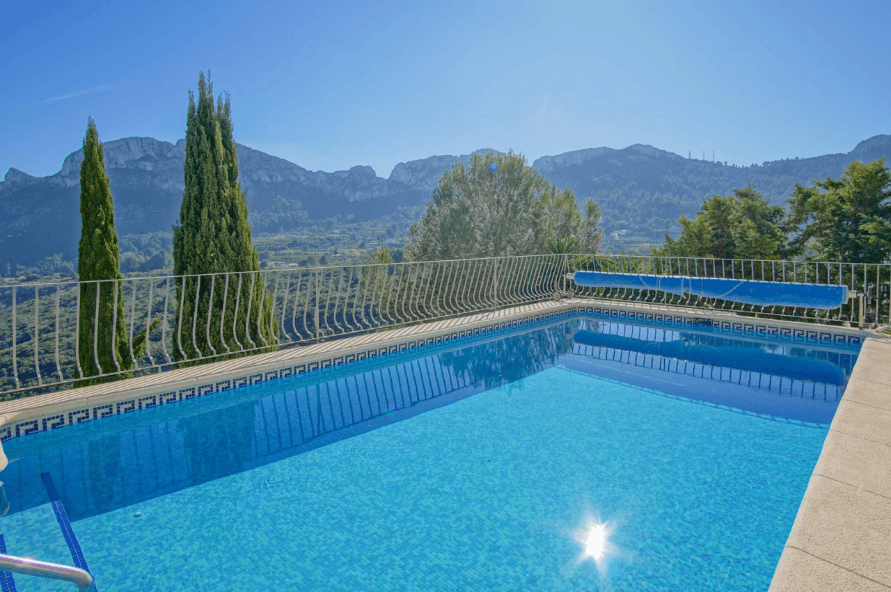 Villa for sale in Pego