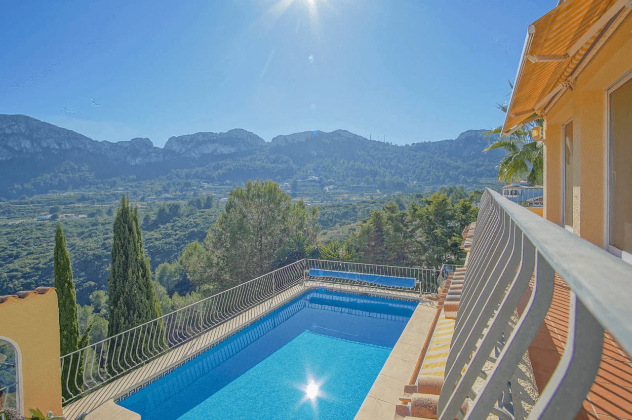Villa for sale in Pego