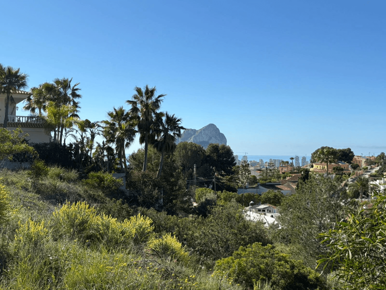 Grund med havudsigt i Calpe