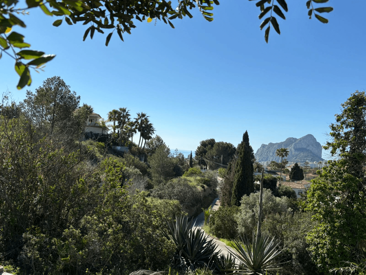 Grund med havudsigt i Calpe