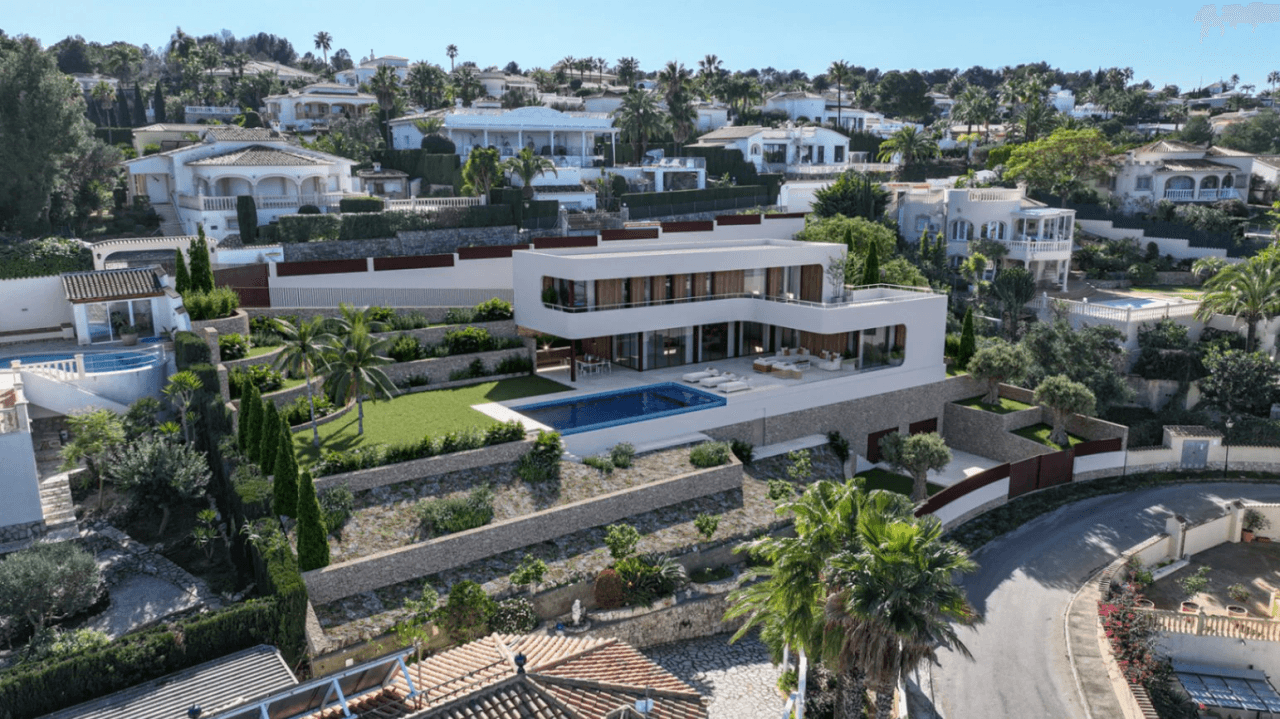 Projekt med licens. Nyt projekt med moderne villa i Denia
