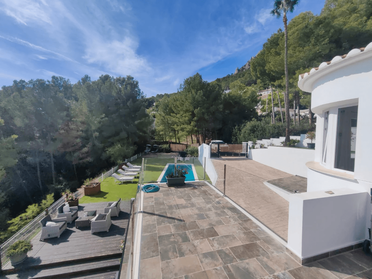Luksusvilla med panoramaudsigt over havet til salg i Calpe