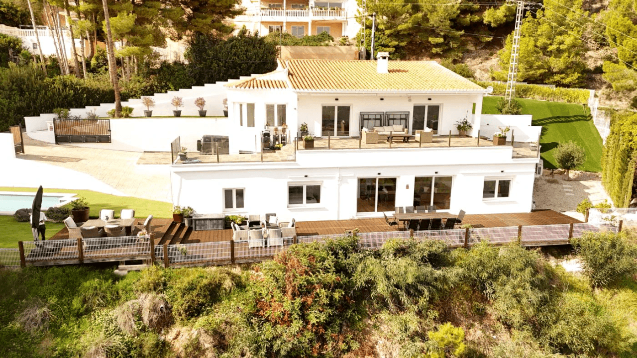 Luksusvilla med panoramaudsigt over havet til salg i Calpe