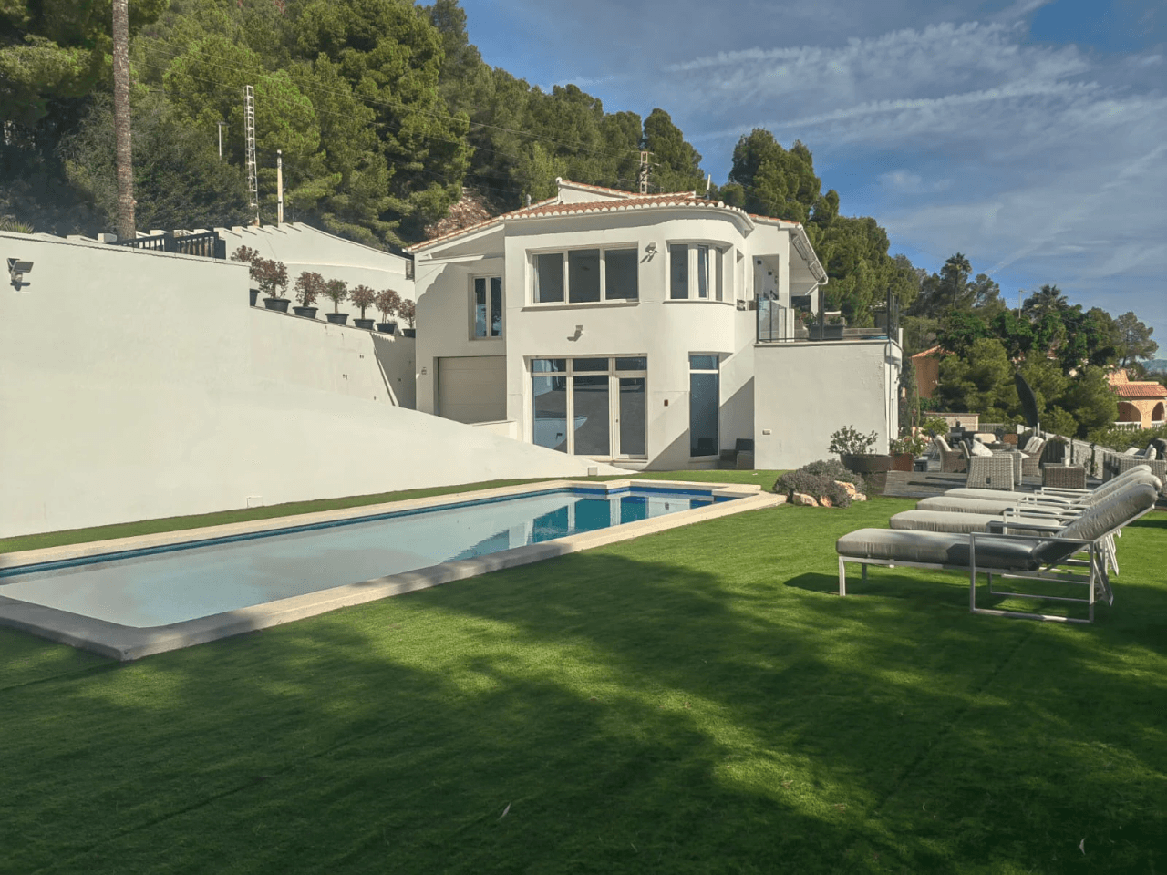 Luksusvilla med panoramaudsigt over havet til salg i Calpe
