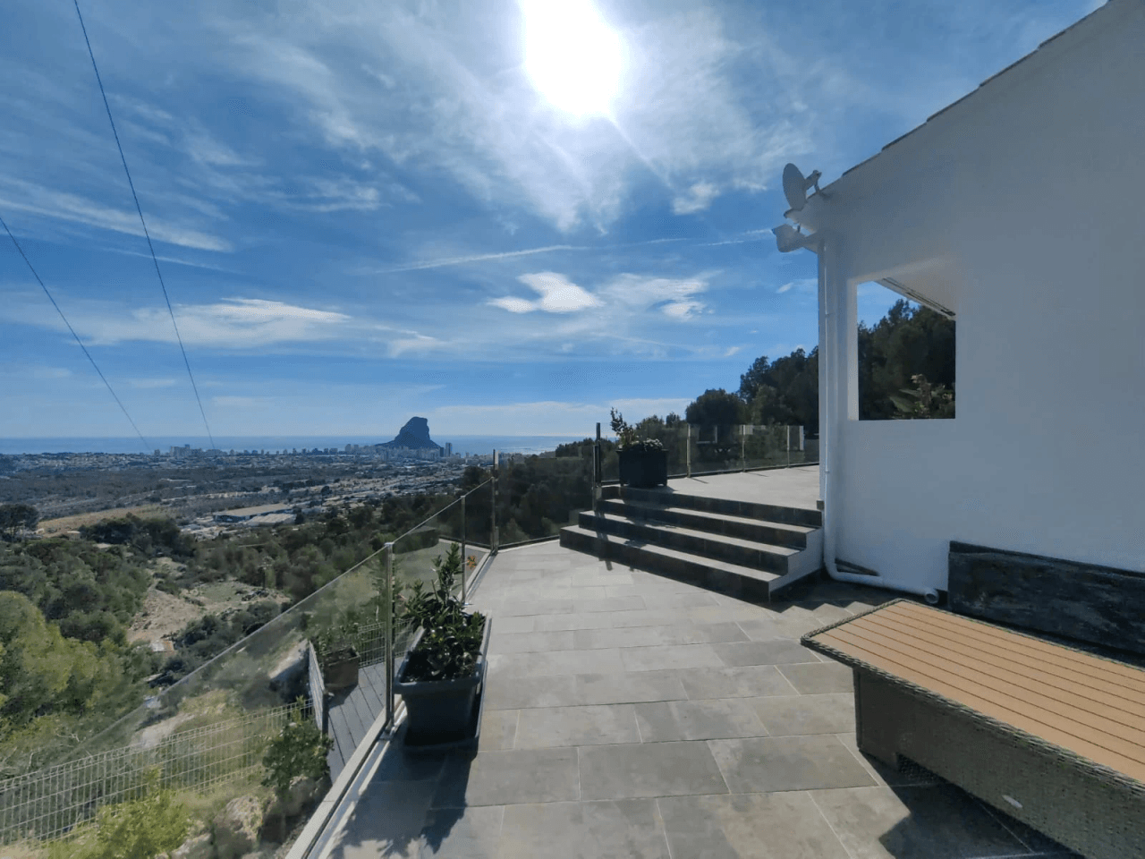 Luksusvilla med panoramaudsigt over havet til salg i Calpe