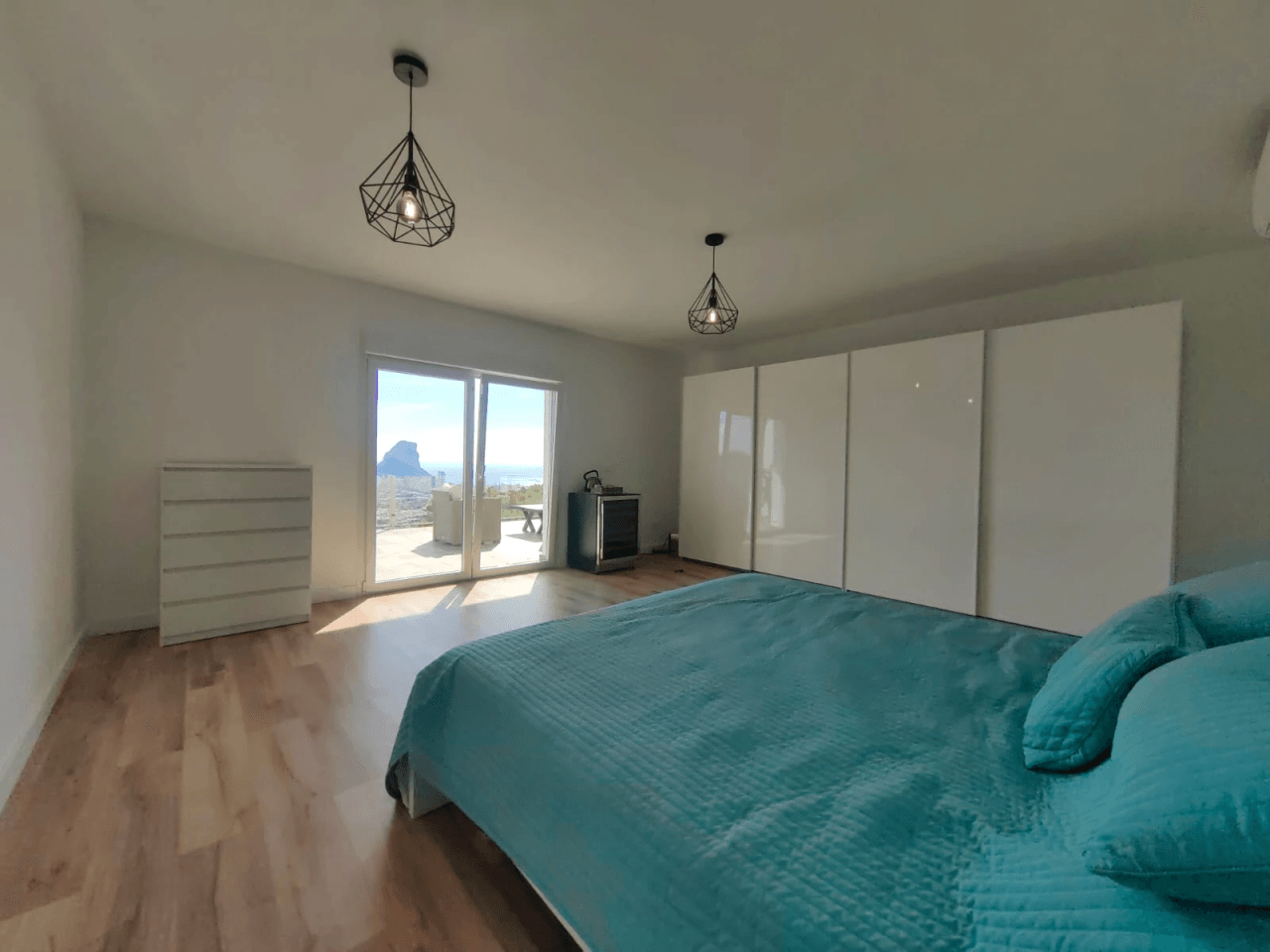 Luksusvilla med panoramaudsigt over havet til salg i Calpe