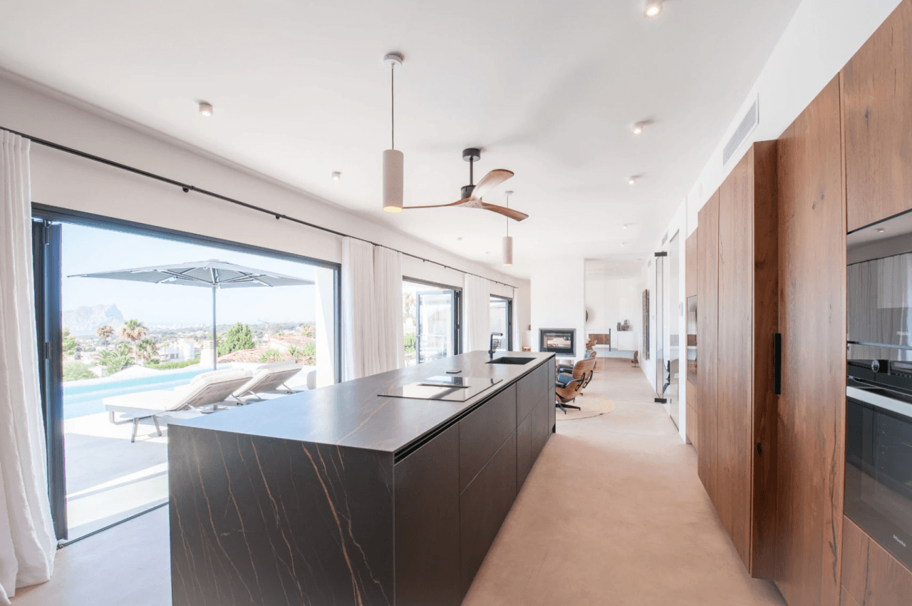 Moderne Luxusvilla mit Meerblick zu verkaufen in Moraira