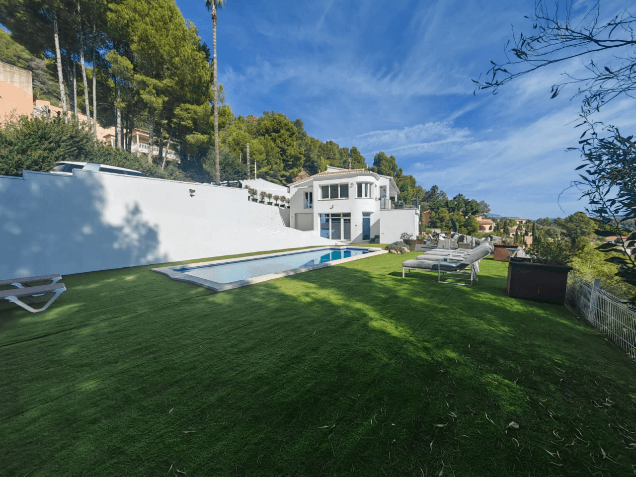 Luksusvilla med panoramaudsigt over havet til salg i Calpe