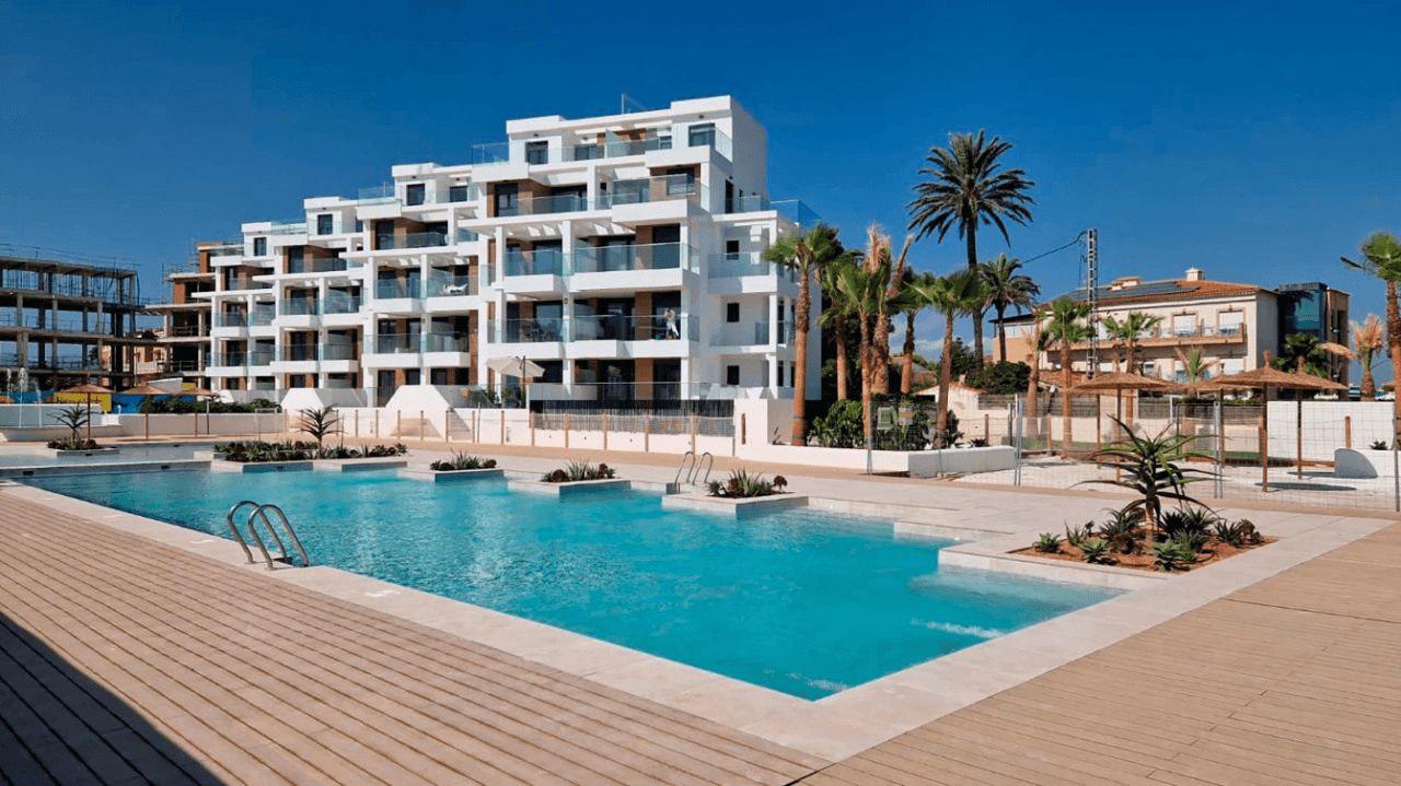 Penthouse i en eksklusiv boligudvikling direkte ved stranden i Dénia