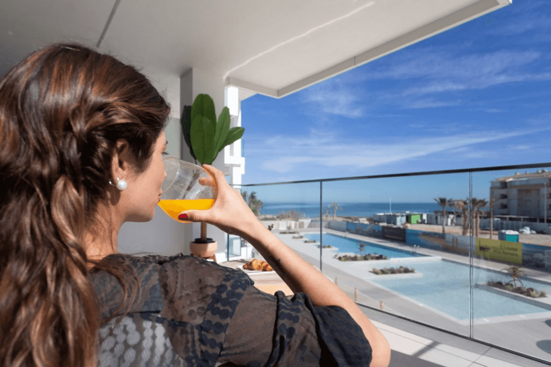 Penthouse i en eksklusiv boligudvikling direkte ved stranden i Dénia