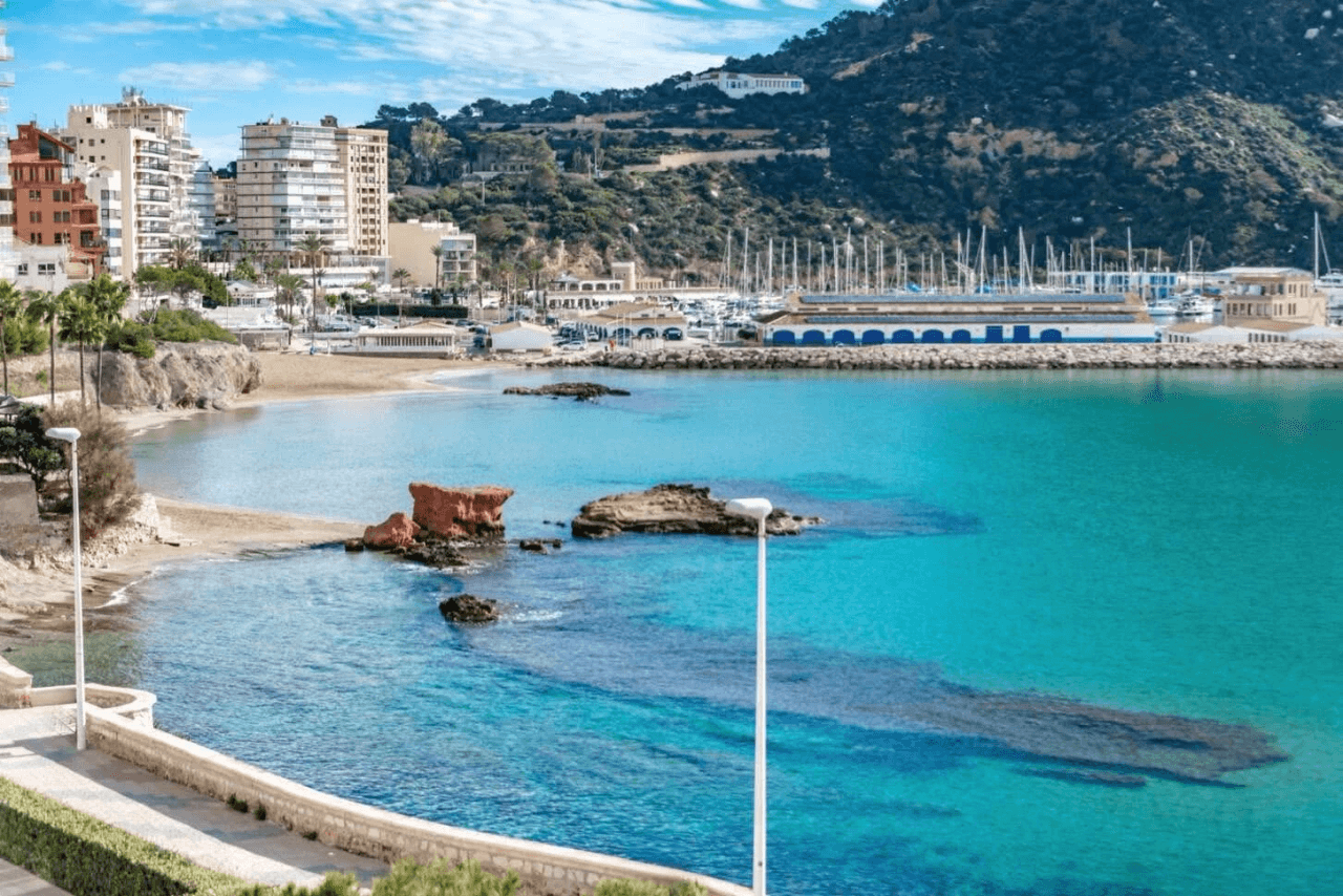 Eksklusiv og privat lejlighed på førstelinje ved havet i Calpe