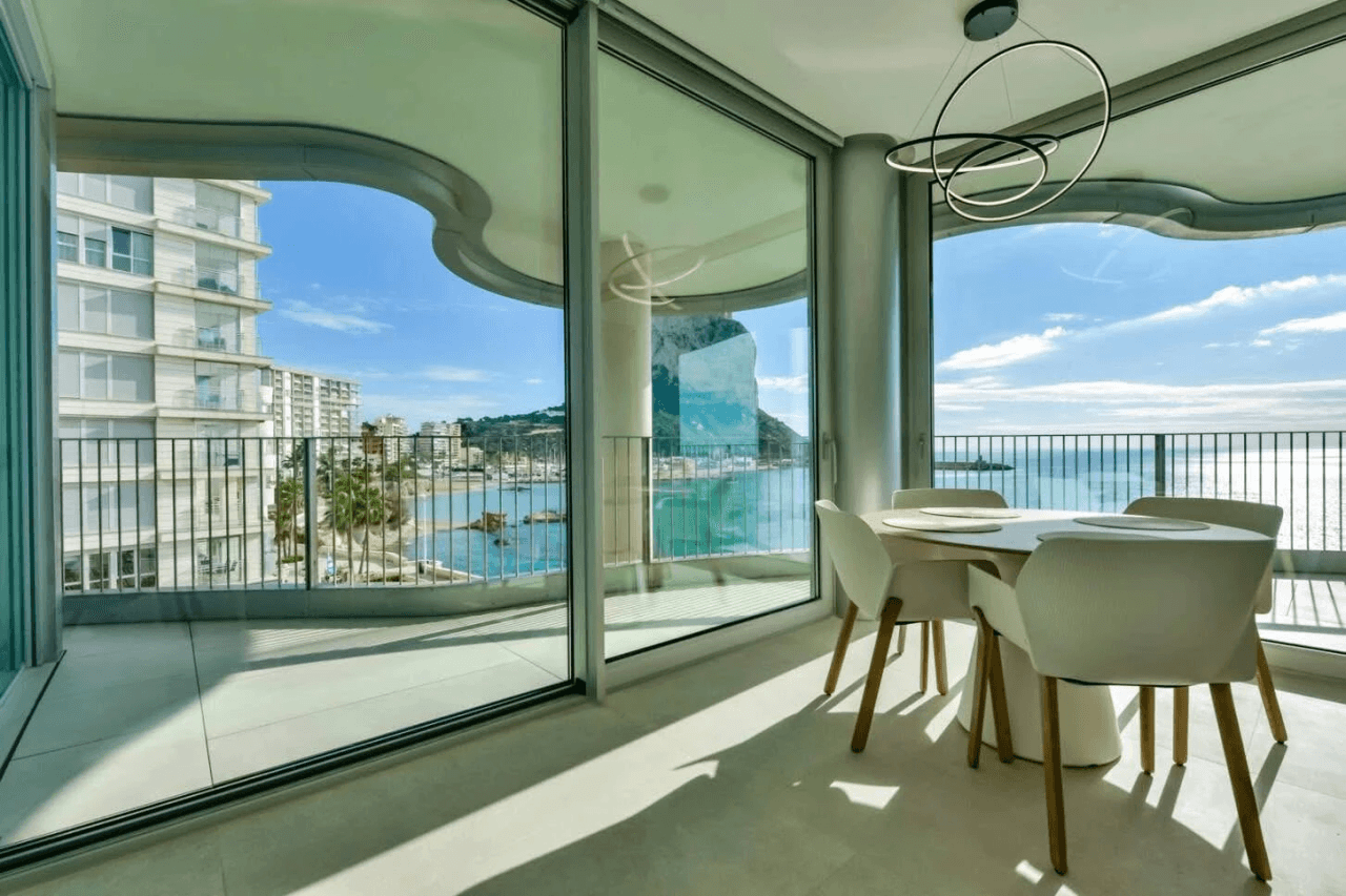 Eksklusiv og privat lejlighed på førstelinje ved havet i Calpe