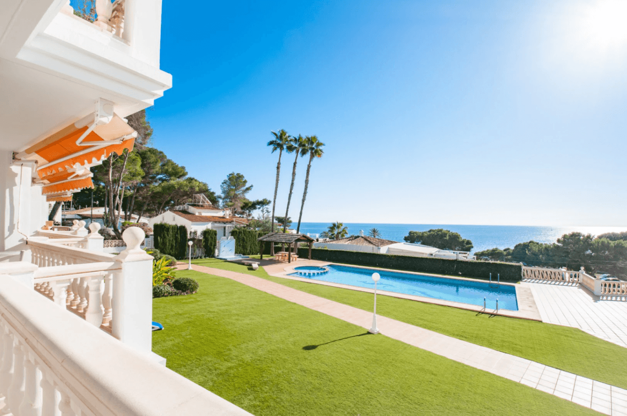 Charmende lejlighed med imponerende havudsigt i Moraira