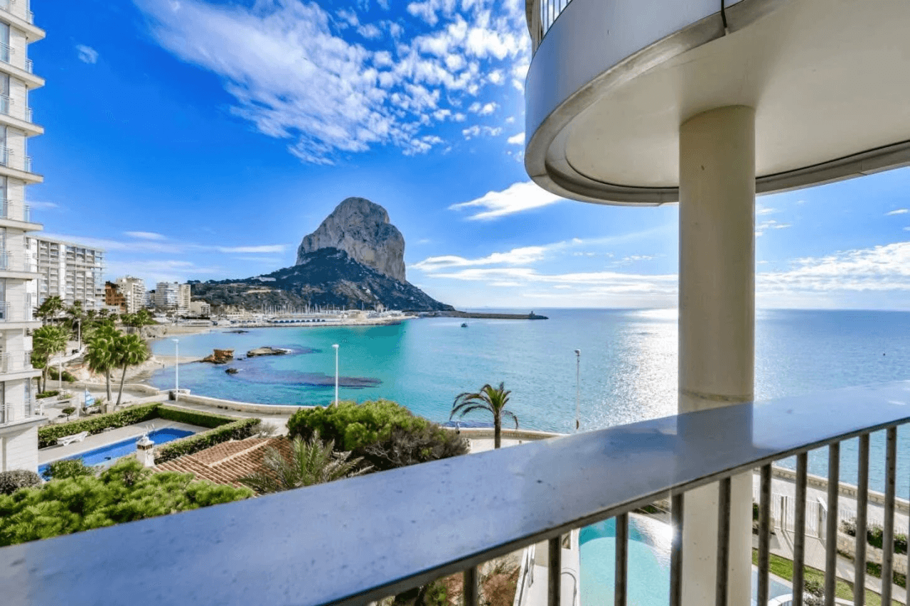 Eksklusiv og privat lejlighed på førstelinje ved havet i Calpe