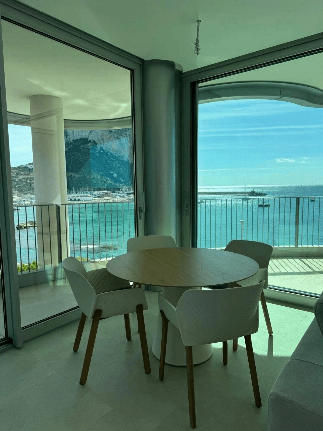 Eksklusiv og privat lejlighed på førstelinje ved havet i Calpe