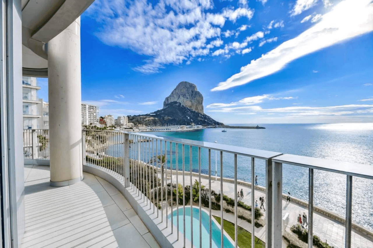 Eksklusiv og privat lejlighed på førstelinje ved havet i Calpe