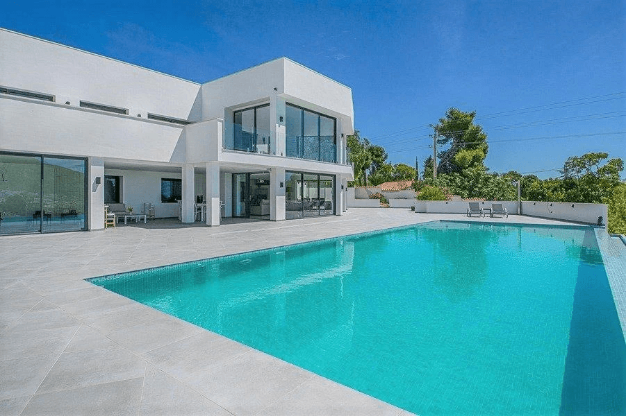 Geräumige moderne Villa mit Meerblick in der Nähe der Küste von Altea.