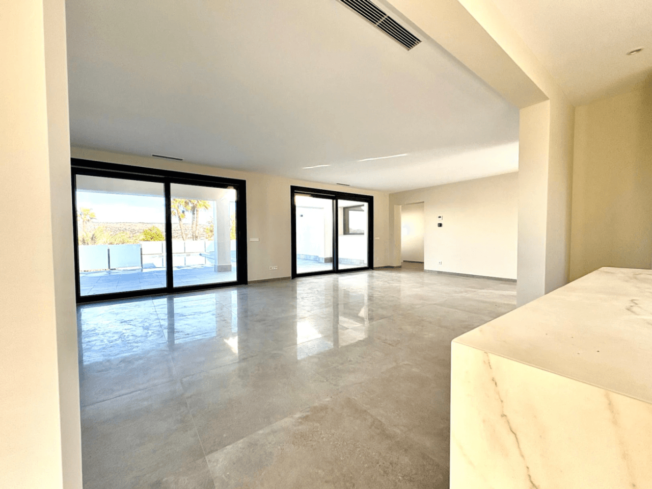 Moderne ny villa med utsikt over Montgo i Javea