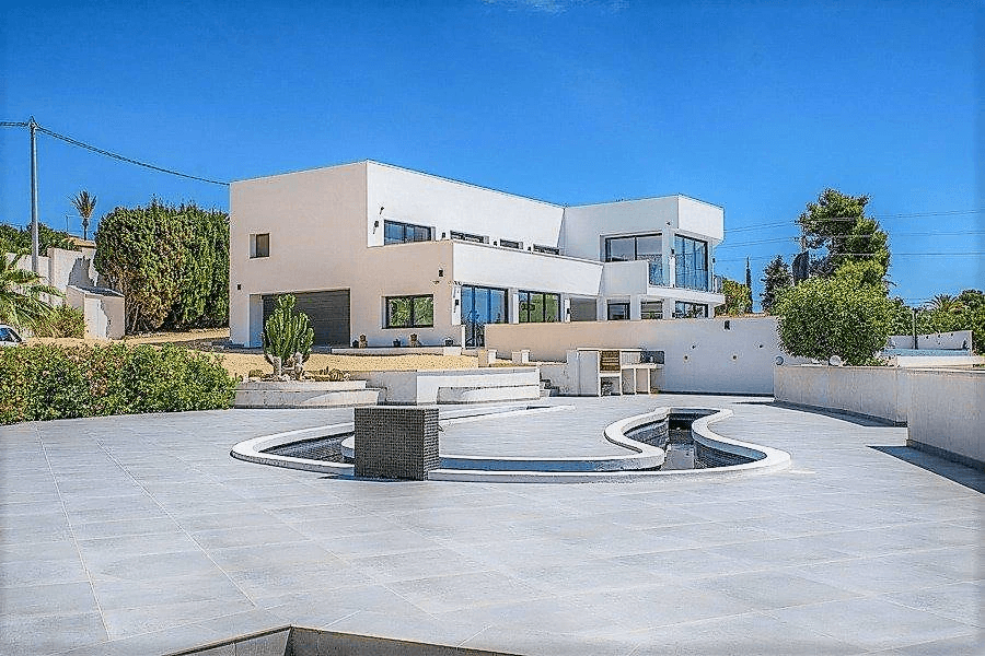 Moderne rummelig villa med havudsigt nær kysten af Altea