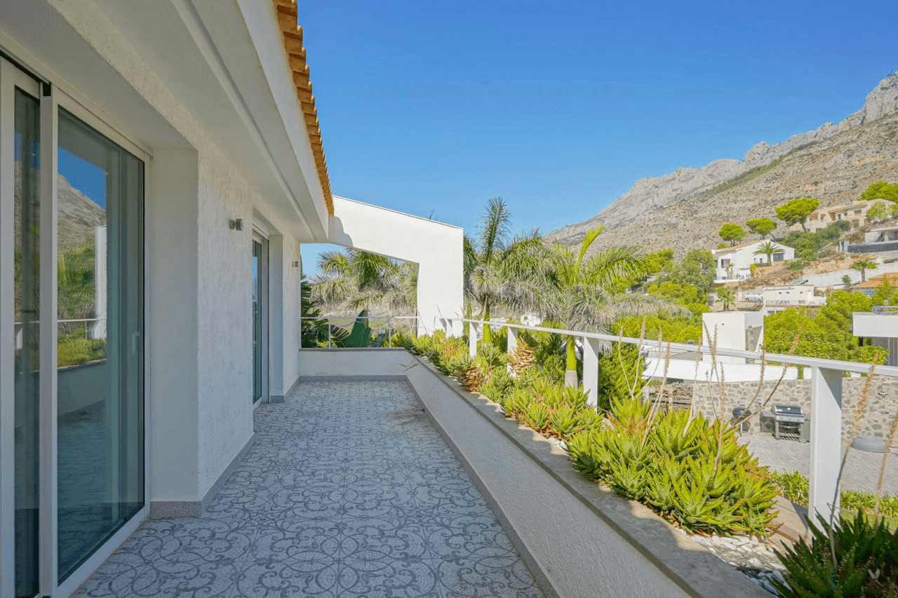 Eksklusiv villa med imponerende udsigt over Sierra Altea