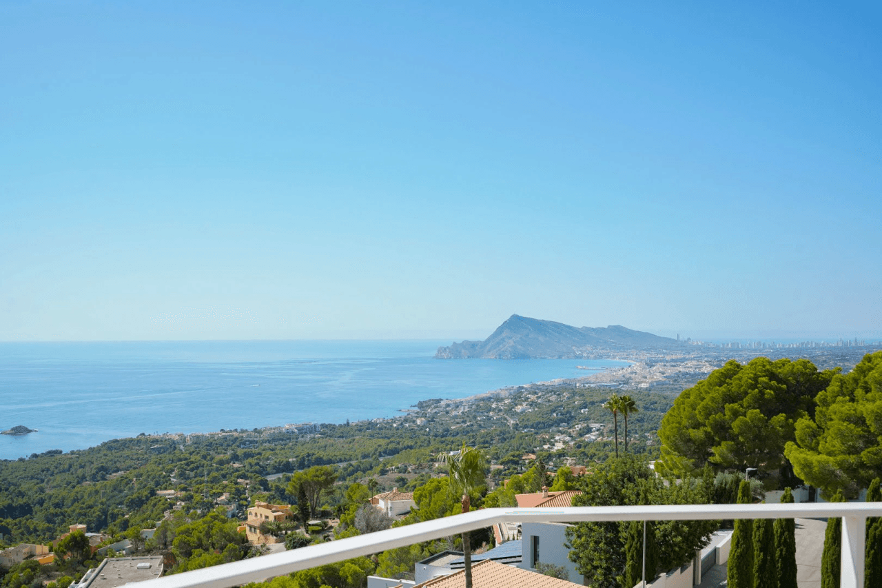 Eksklusiv villa med imponerende udsigt over Sierra Altea