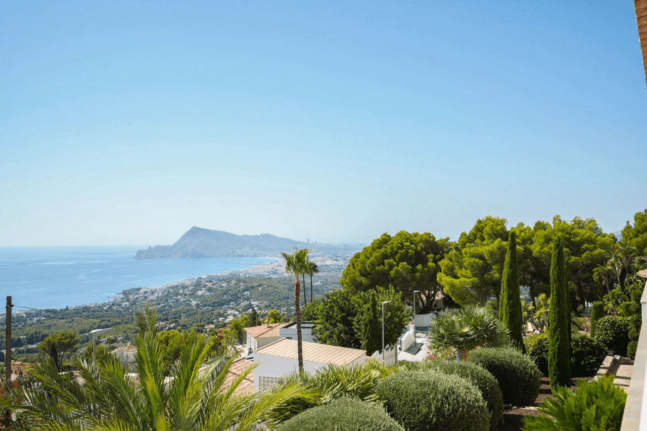 Eksklusiv villa med imponerende udsigt over Sierra Altea