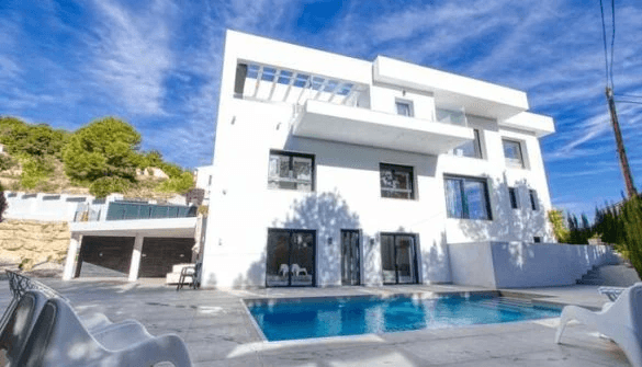 Neubau-Villa mit 4 Schlafzimmern in Calpe mit Meerblick.
