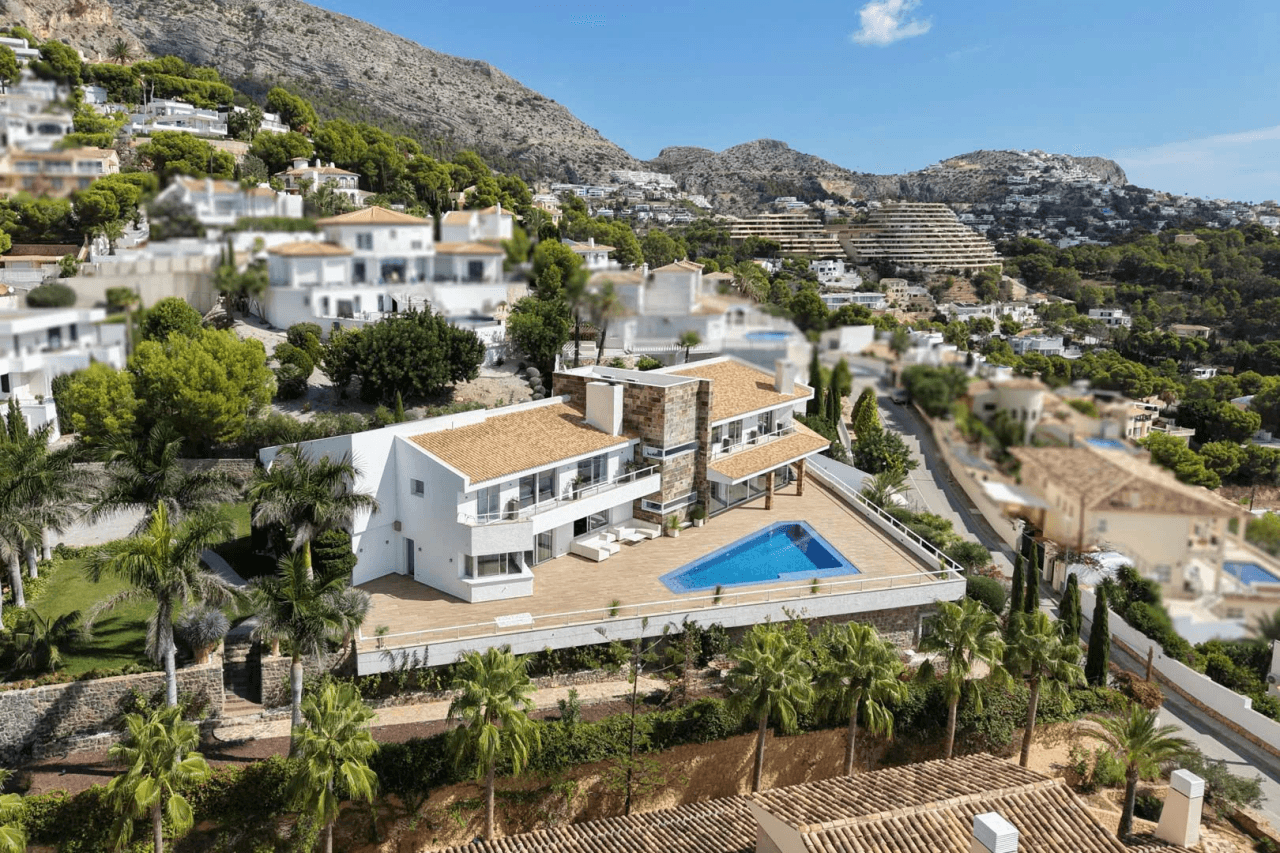 Eksklusiv villa med imponerende udsigt over Sierra Altea