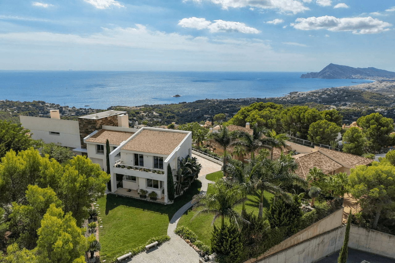 Eksklusiv villa med imponerende udsigt over Sierra Altea